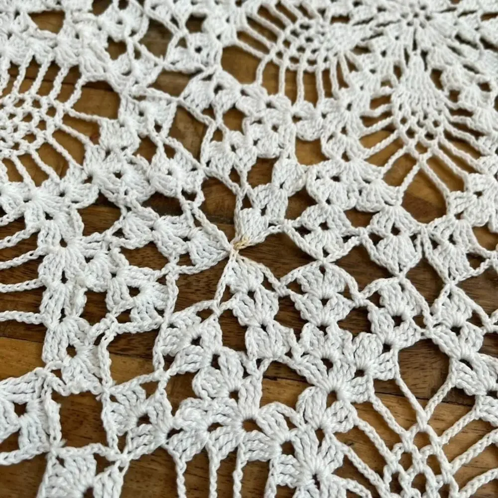 Vintage Handcrafted Off White Crochet Round Tablecloth Scalloped Edge 90x90
